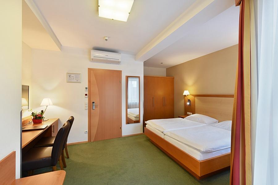 Hotel Lucia Wien Ngoại thất bức ảnh
