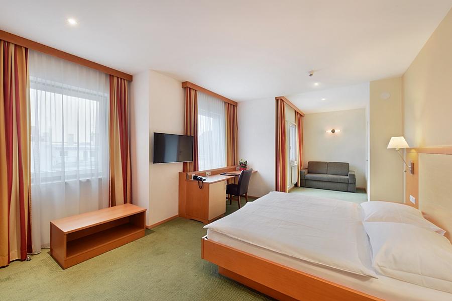 Hotel Lucia Wien Ngoại thất bức ảnh