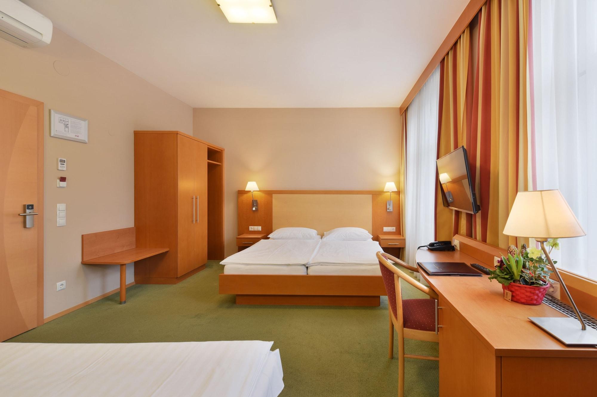 Hotel Lucia Wien Ngoại thất bức ảnh
