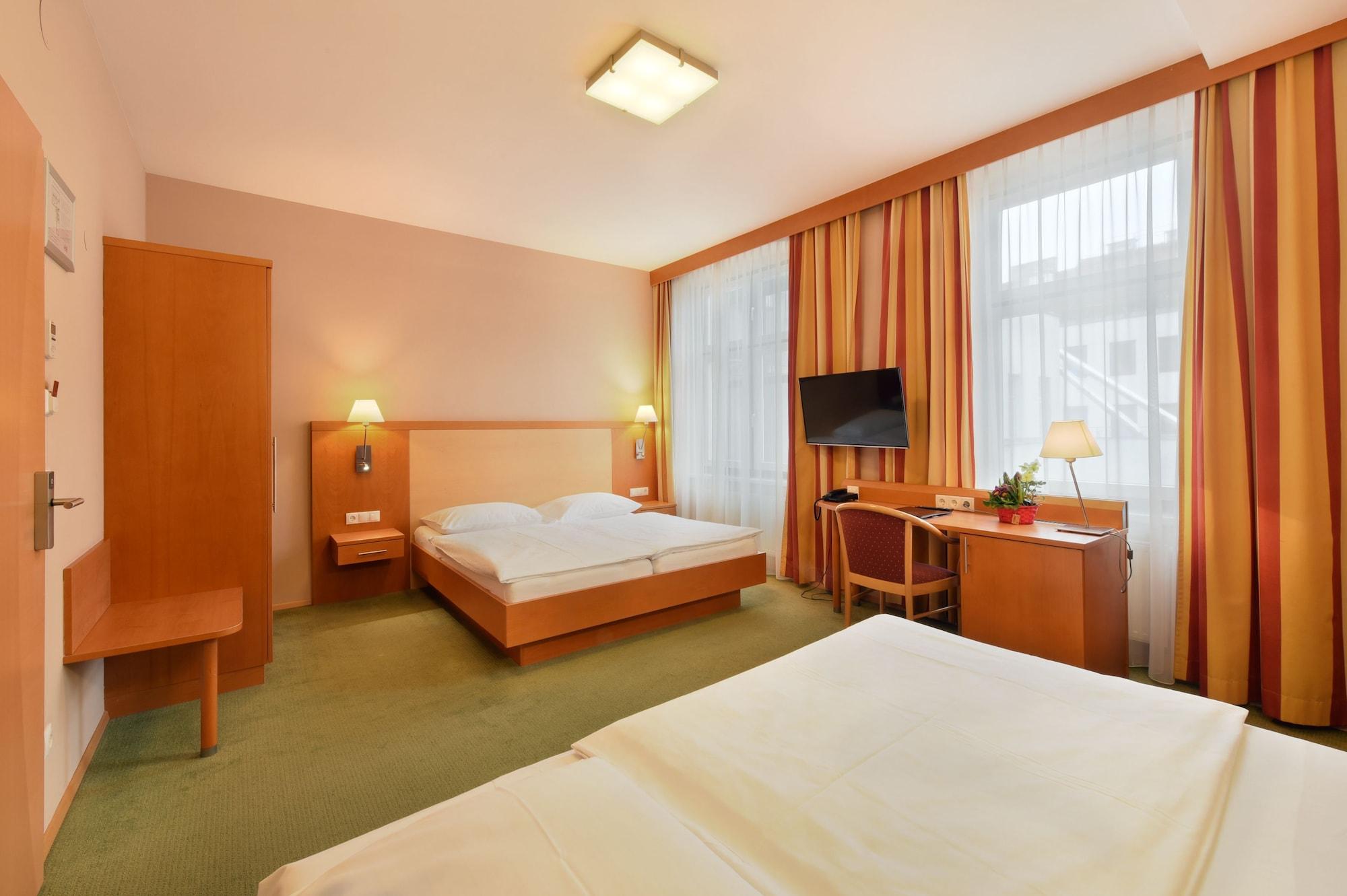 Hotel Lucia Wien Ngoại thất bức ảnh